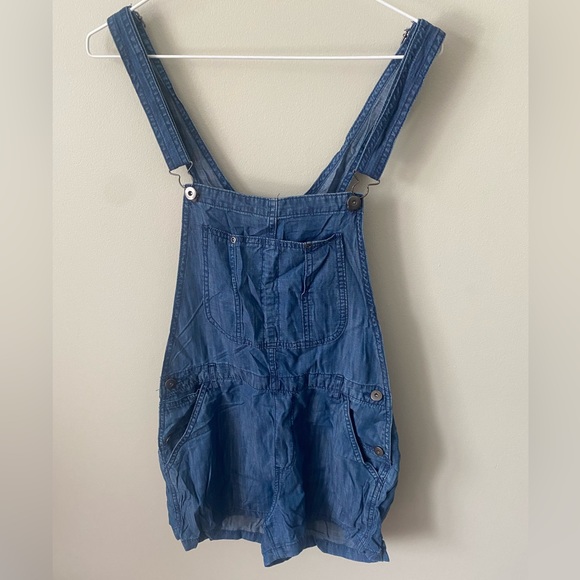 Aritzia Azure Skies Jean Short Overalls, Size Medium - Picture 3 of 5